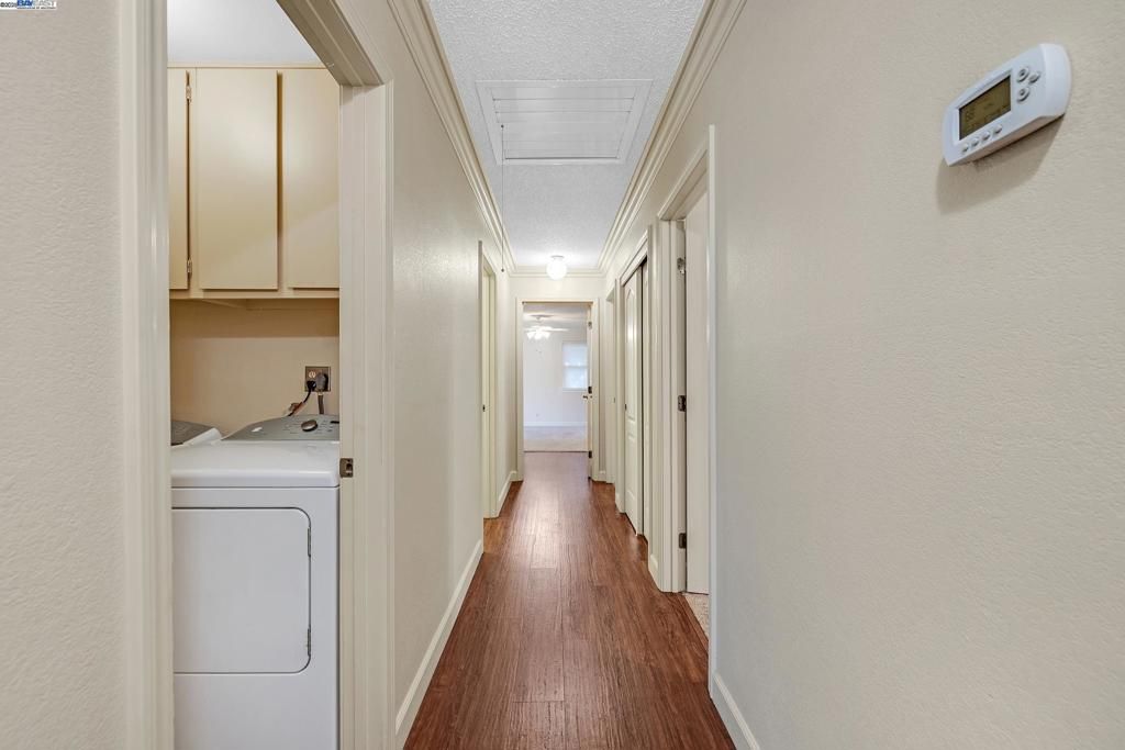 Interior, Utility Closets, Washer, Wood Texture Flooring