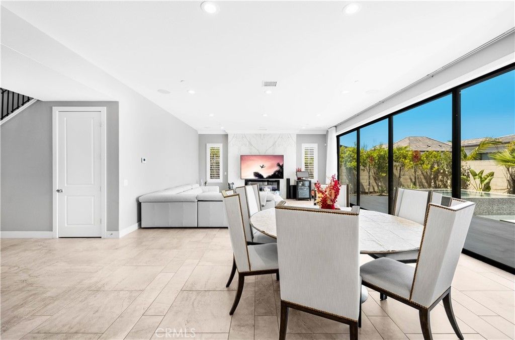 Dining room, Interior, Living room, Marble Walls, Recessed Lighting