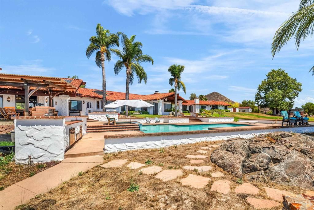 Exterior, Pool