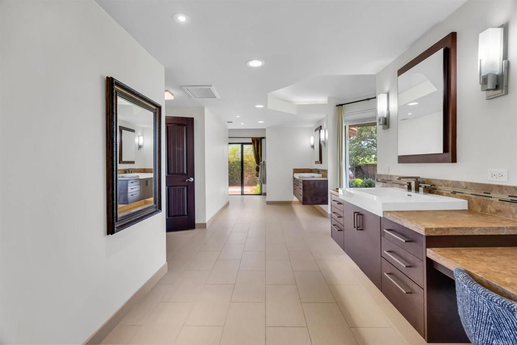 Bathroom, Dual Sink Vanities, Interior, Recessed Lighting