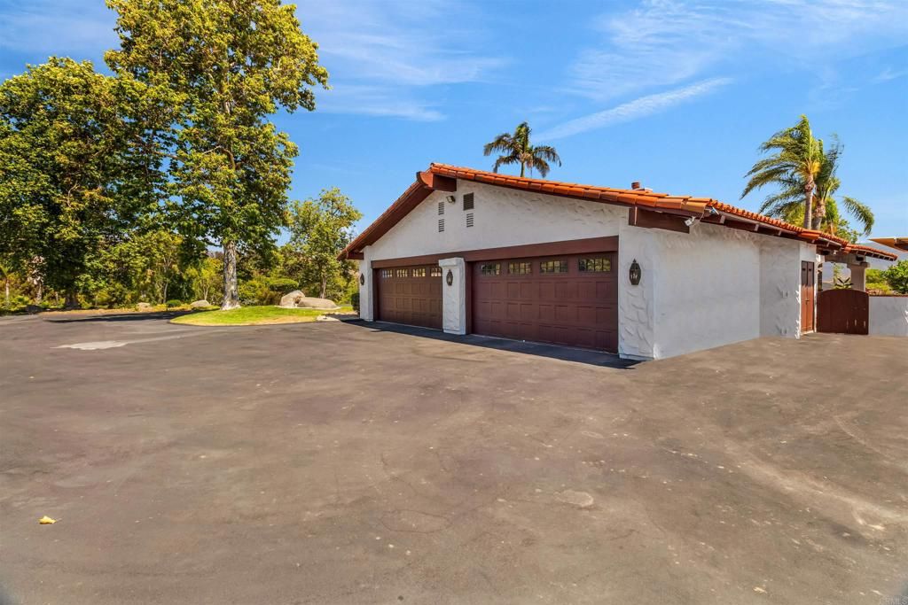 Detached Garage, Exterior
