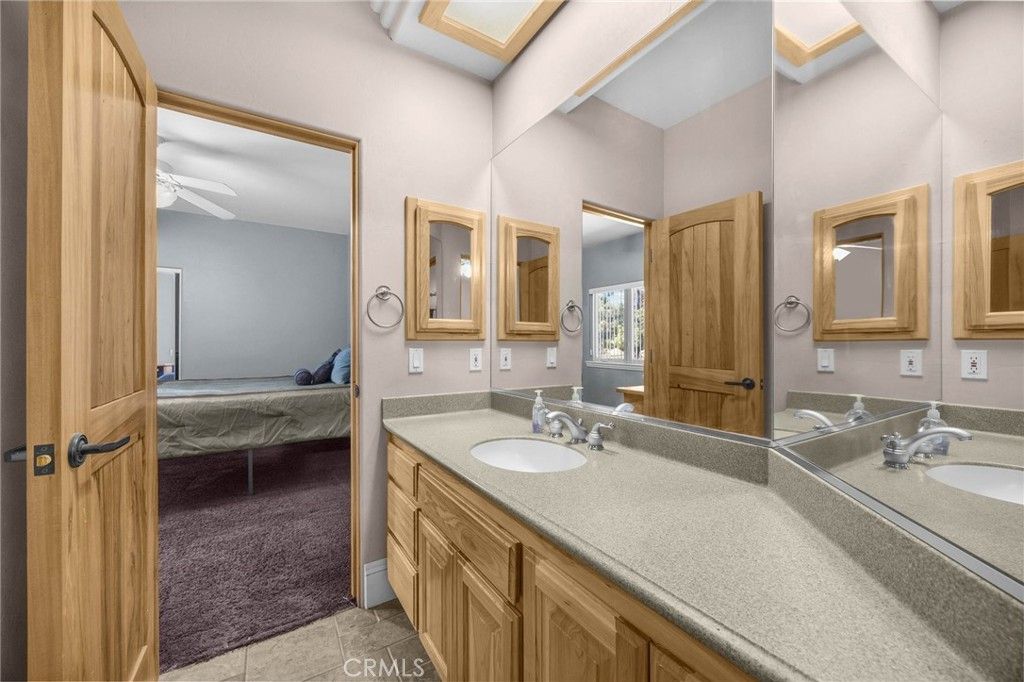 Bathroom, Bedroom, Dual Sink Vanities, Interior