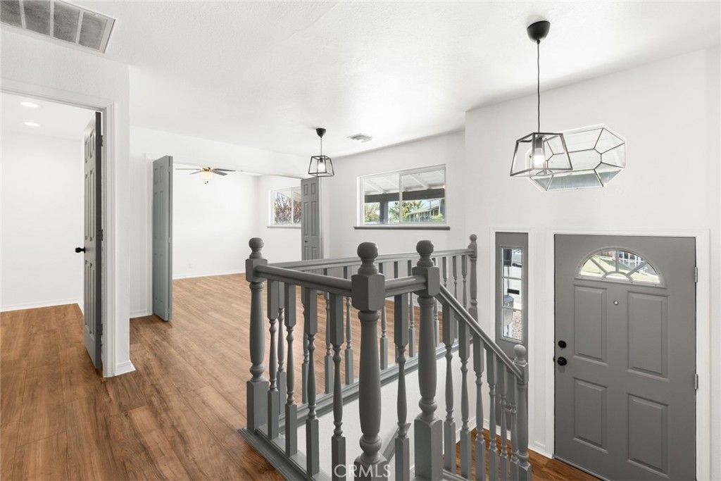 Interior, Pendant Lights, Recessed Lighting, Wood Texture Flooring