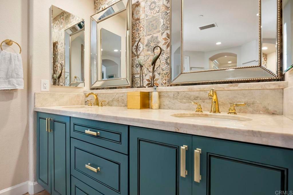 Bathroom, Dual Sink Vanities, Interior, Recessed Lighting