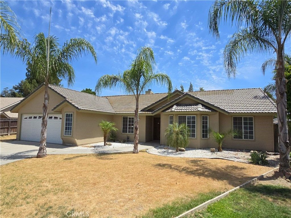 Attached, Exterior, Facade, Ranch