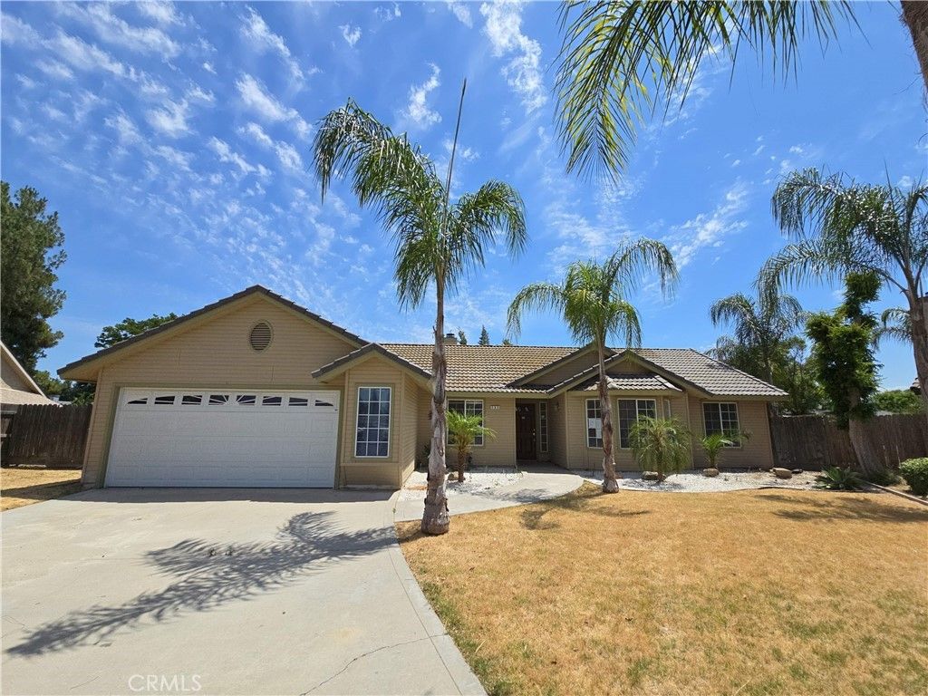 Attached, Exterior, Facade, Ranch