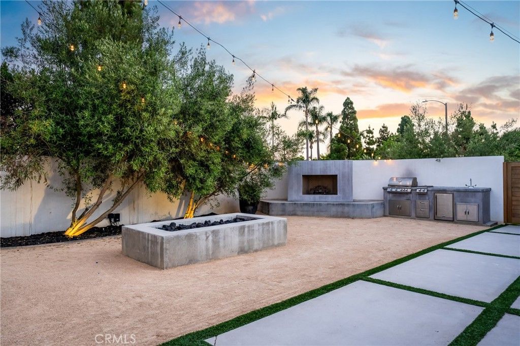 Exterior, Fireplace