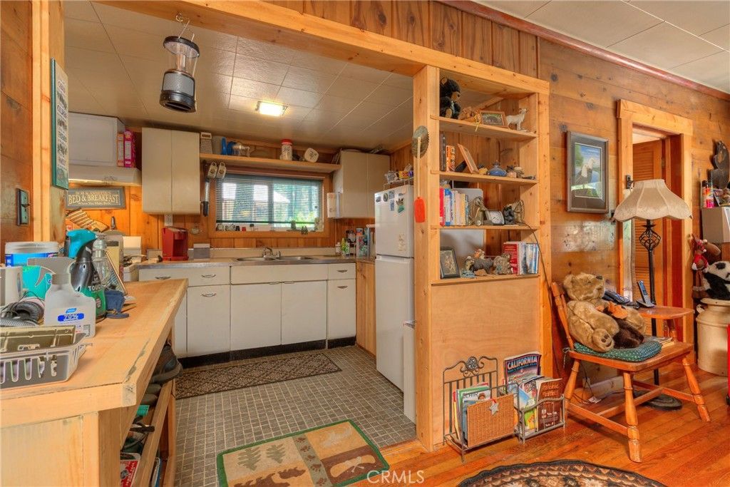 Interior, Kitchen, Wood Texture Flooring, Wooden Walls