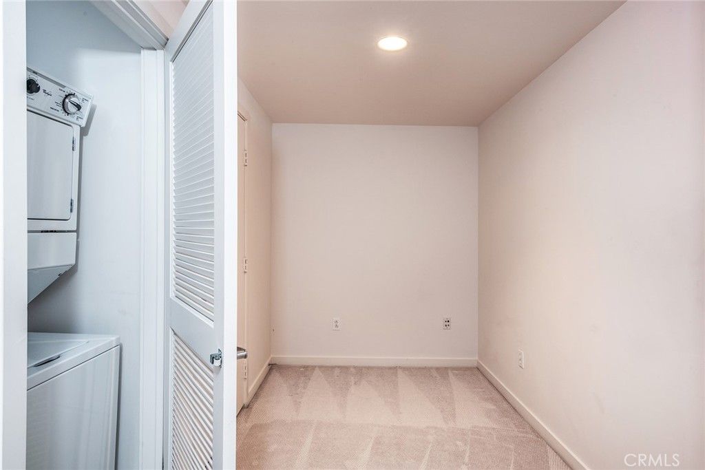 Empty room, Interior, Recessed Lighting, Utility Closets, Washer