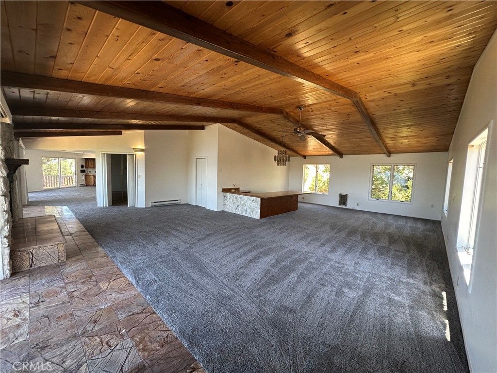Empty room, Interior, Wooden Beams, Wooden Ceilings