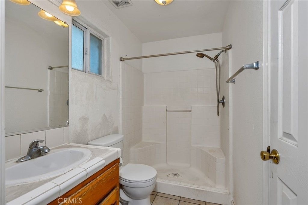 Bathroom, Interior, Tile Countertops