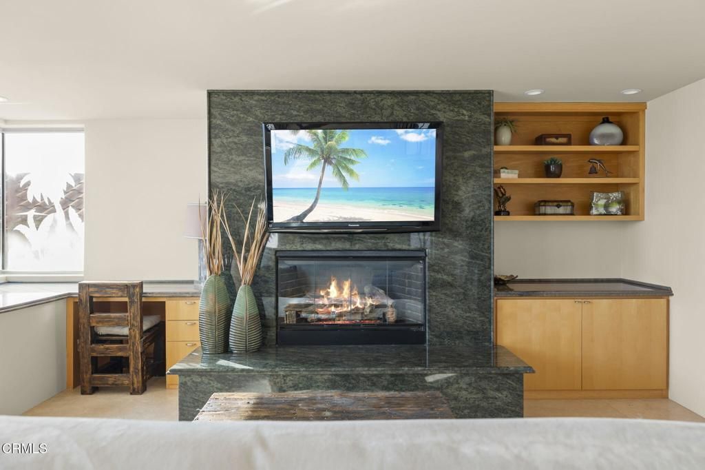 Fireplace, Interior, Recessed Lighting