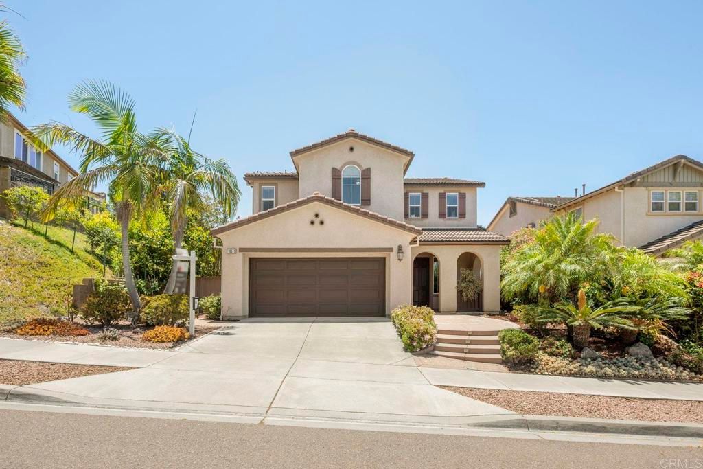 Attached, Exterior, Facade, Mediterranean