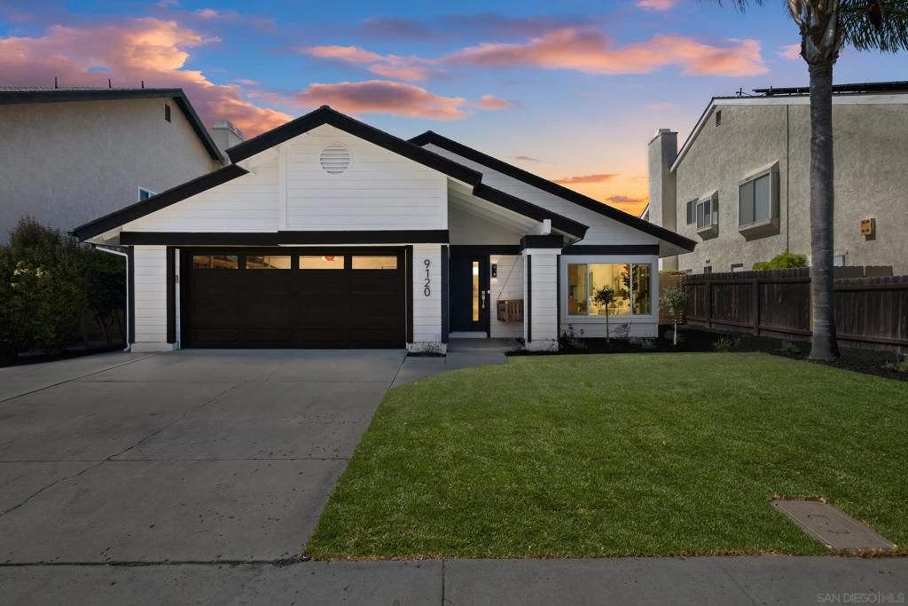 Attached, Exterior, Facade, American Craftsman