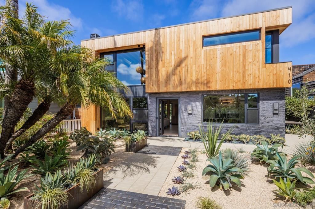 Backyard, Exterior, Facade, Modern