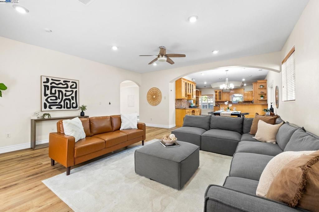 Interior, Kitchen, Living room, Pendant Lights, Recessed Lighting, Wood Texture Flooring