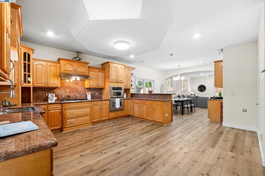 Dining room, Interior, Kitchen, Pendant Lights, Recessed Lighting, Stainless Steel Appliances, Wood Texture Flooring