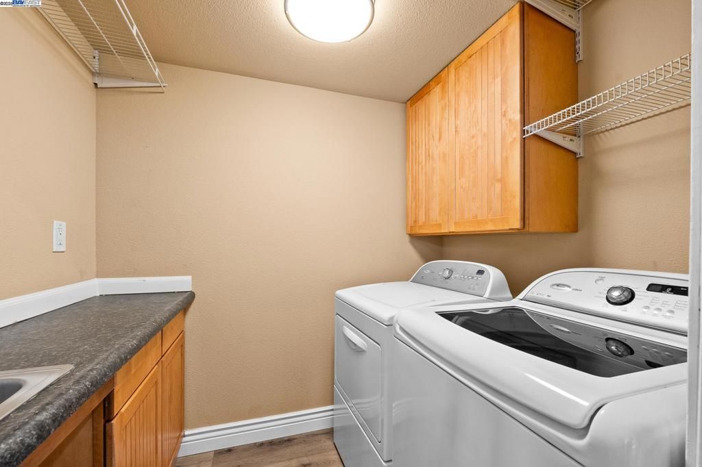 Interior, Washer, Wood Texture Flooring