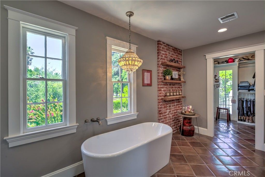 Bathroom, Free Standing Baths, Interior, Pendant Lights, Recessed Lighting, Stone Walls