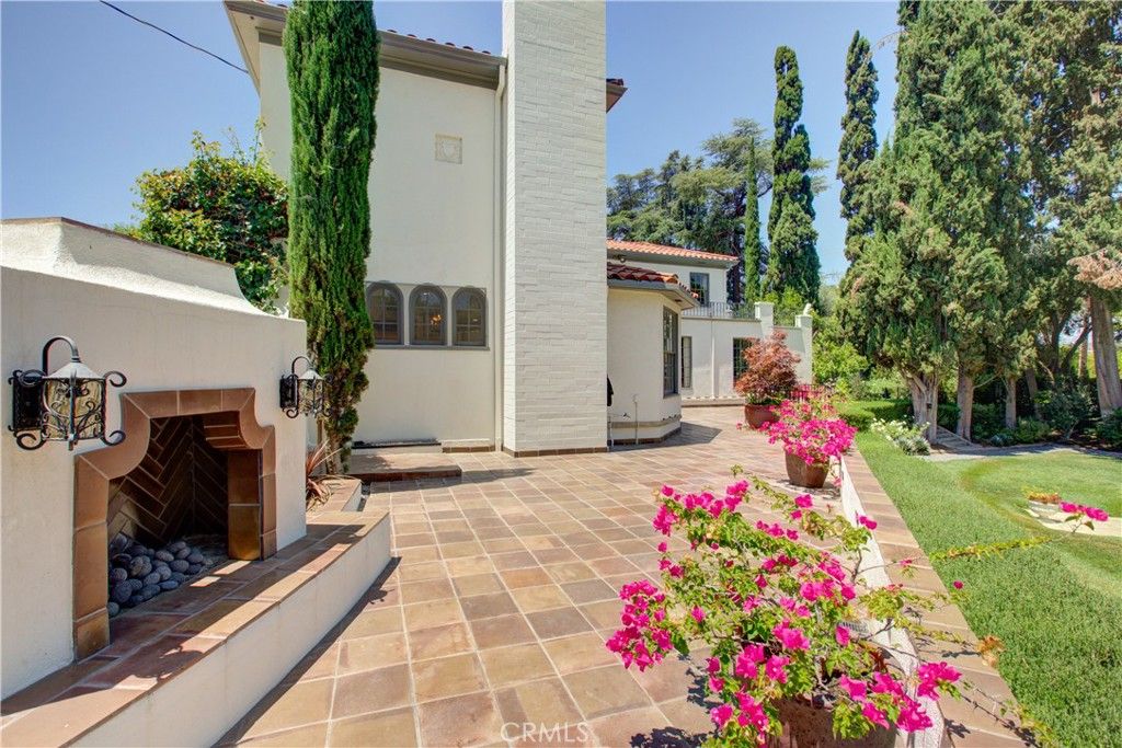 Exterior, Fireplace