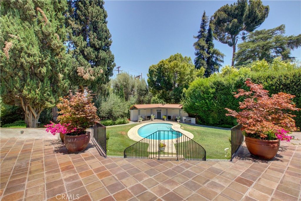 Backyard, Exterior, Pool