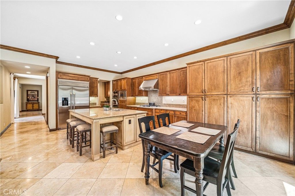 Dining room, Interior, Kitchen, Recessed Lighting, Stainless Steel Appliances