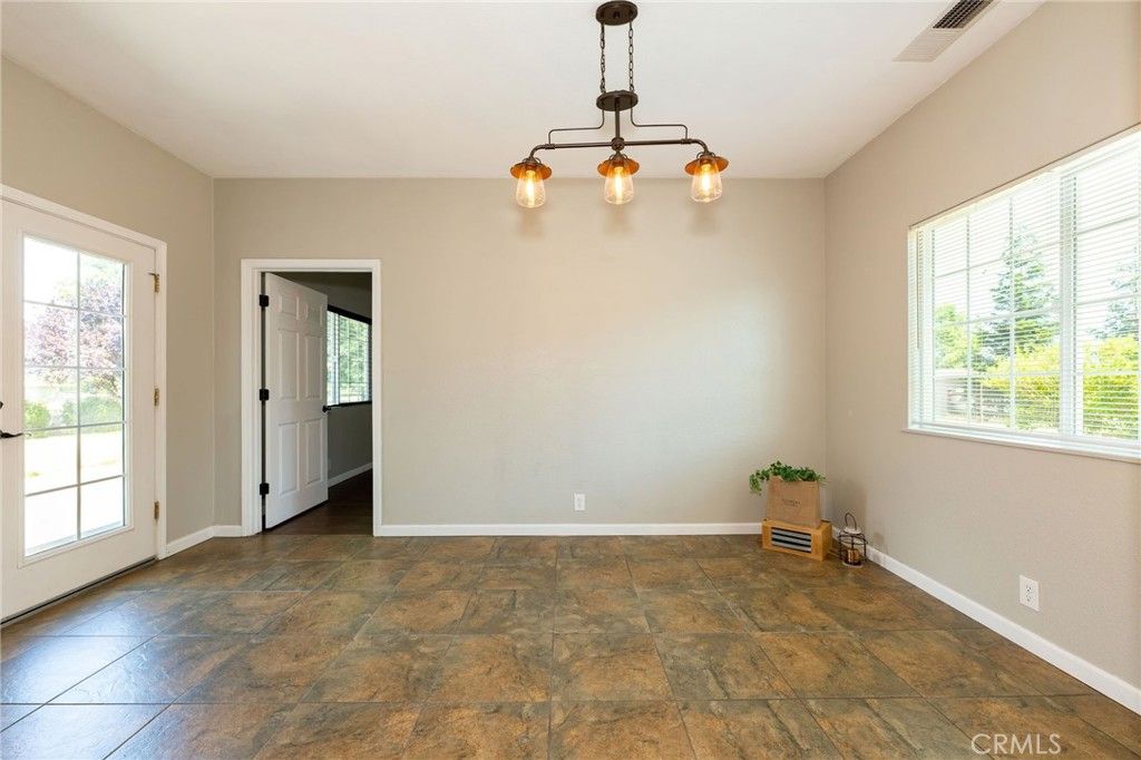 Empty room, Interior, Pendant Lights