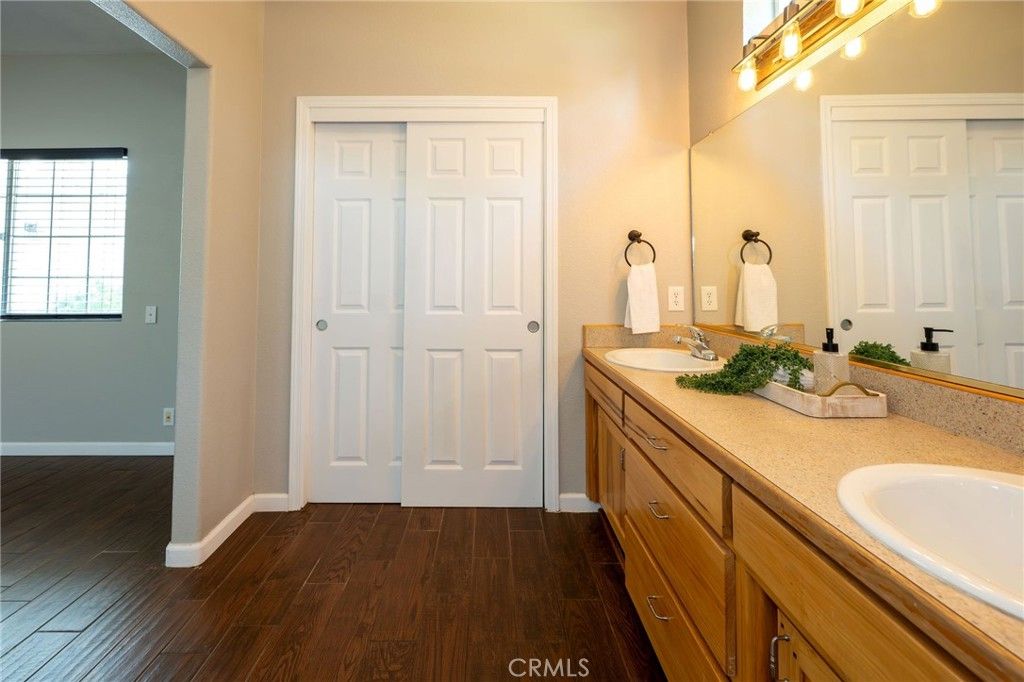 Bathroom, Dual Sink Vanities, Interior, Wood Texture Flooring