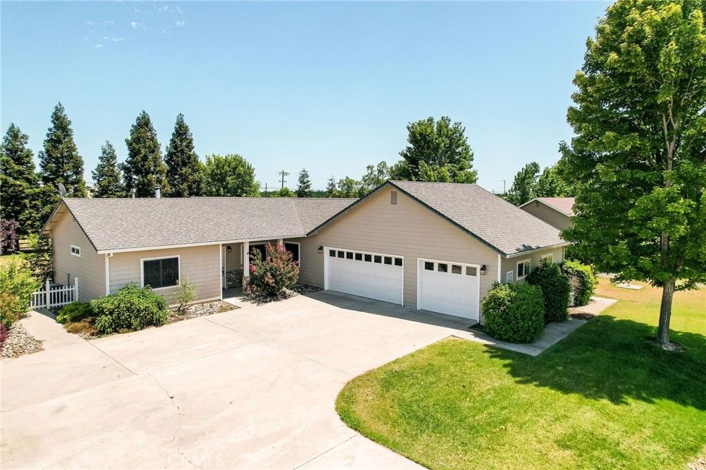 Attached, Exterior, Facade, Ranch