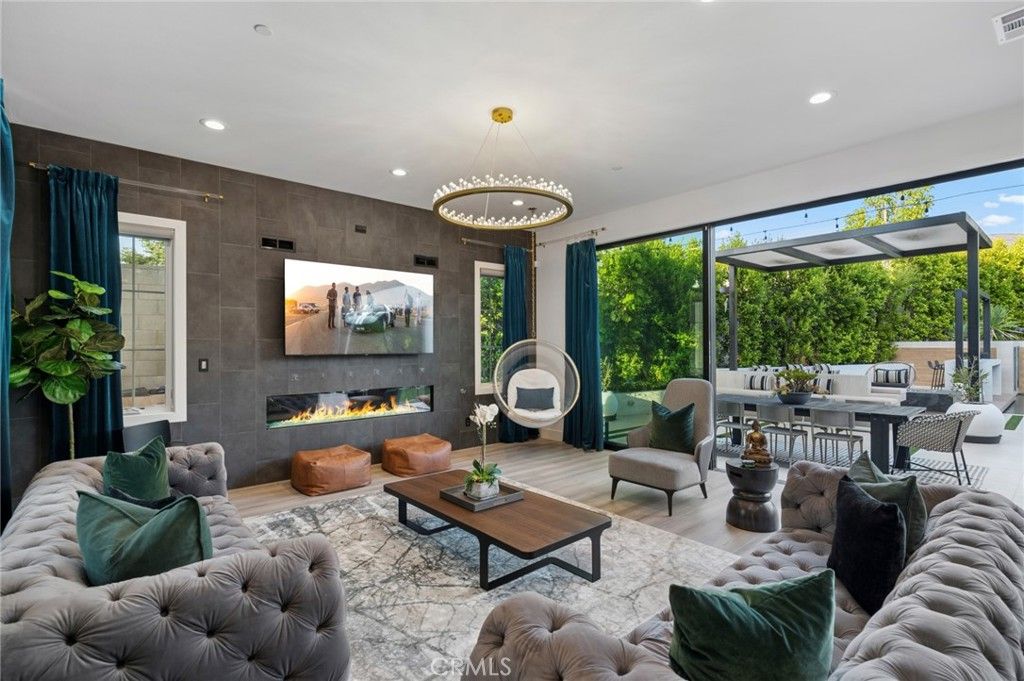 Fireplace, Interior, Living room, Pendant Lights, Recessed Lighting, Wood Texture Flooring