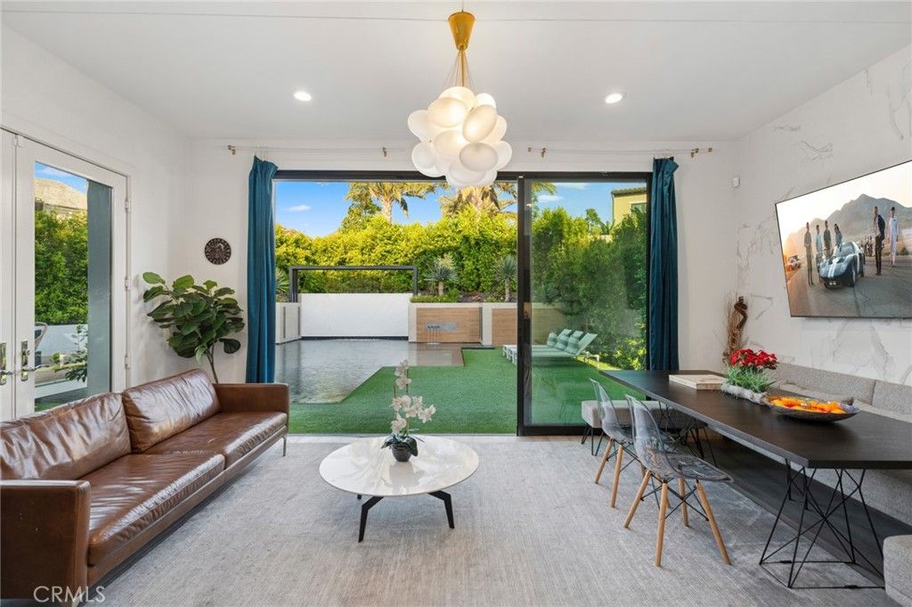 Dining room, Interior, Living room, Pendant Lights, Recessed Lighting
