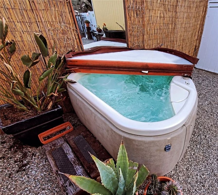 Exterior, Hot Tub