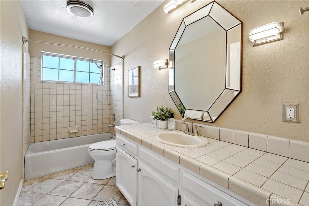 Bathroom, Interior, Tile Countertops