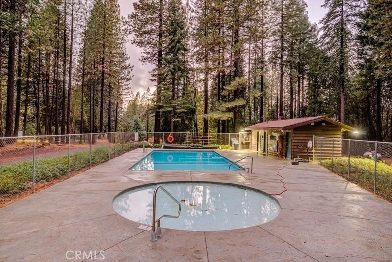 Exterior, Pool