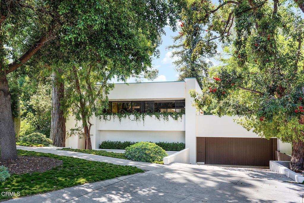 Attached, Exterior, Facade, Modern