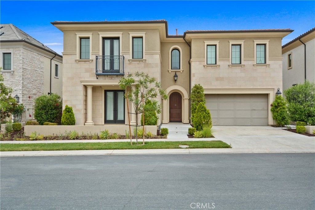 Attached, Exterior, Facade, Mediterranean