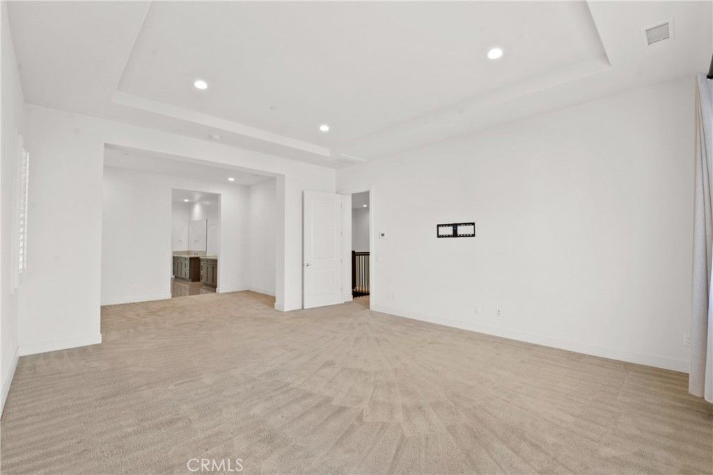 Empty room, Interior, Recessed Lighting