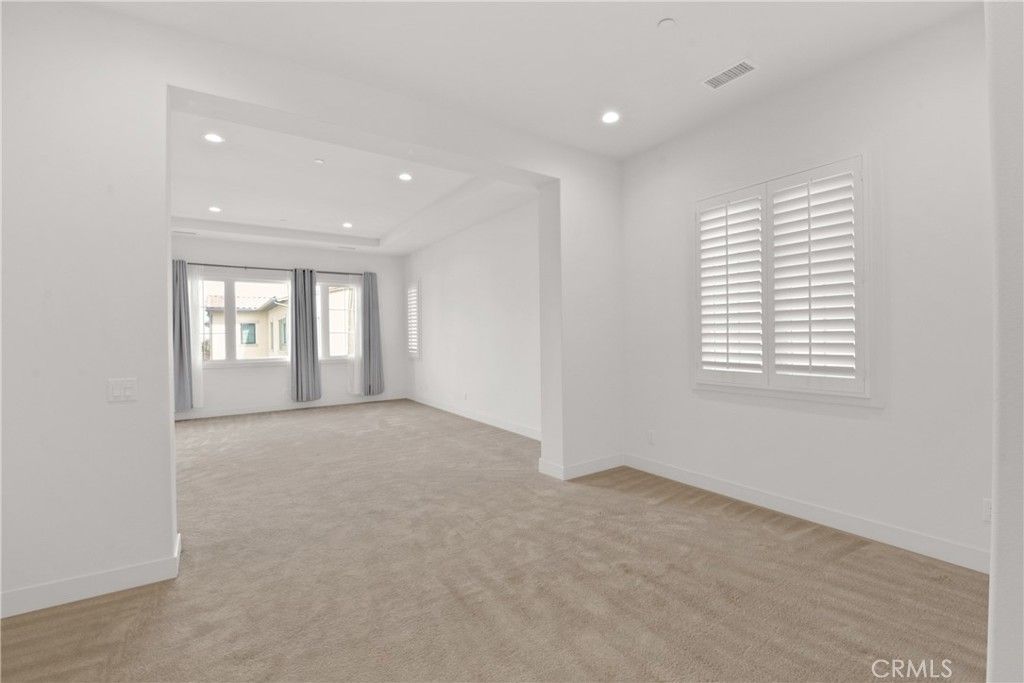 Empty room, Interior, Recessed Lighting