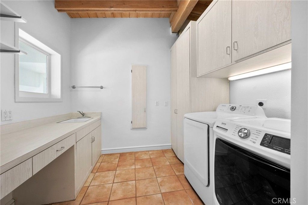 Interior, Washer, Wooden Beams, Wooden Ceilings