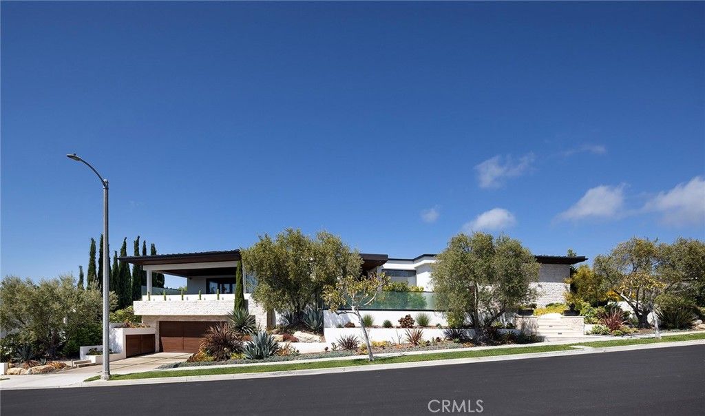 Attached, Exterior, Facade, Modern