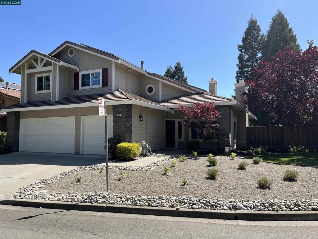 Attached, Exterior, Facade, American Craftsman