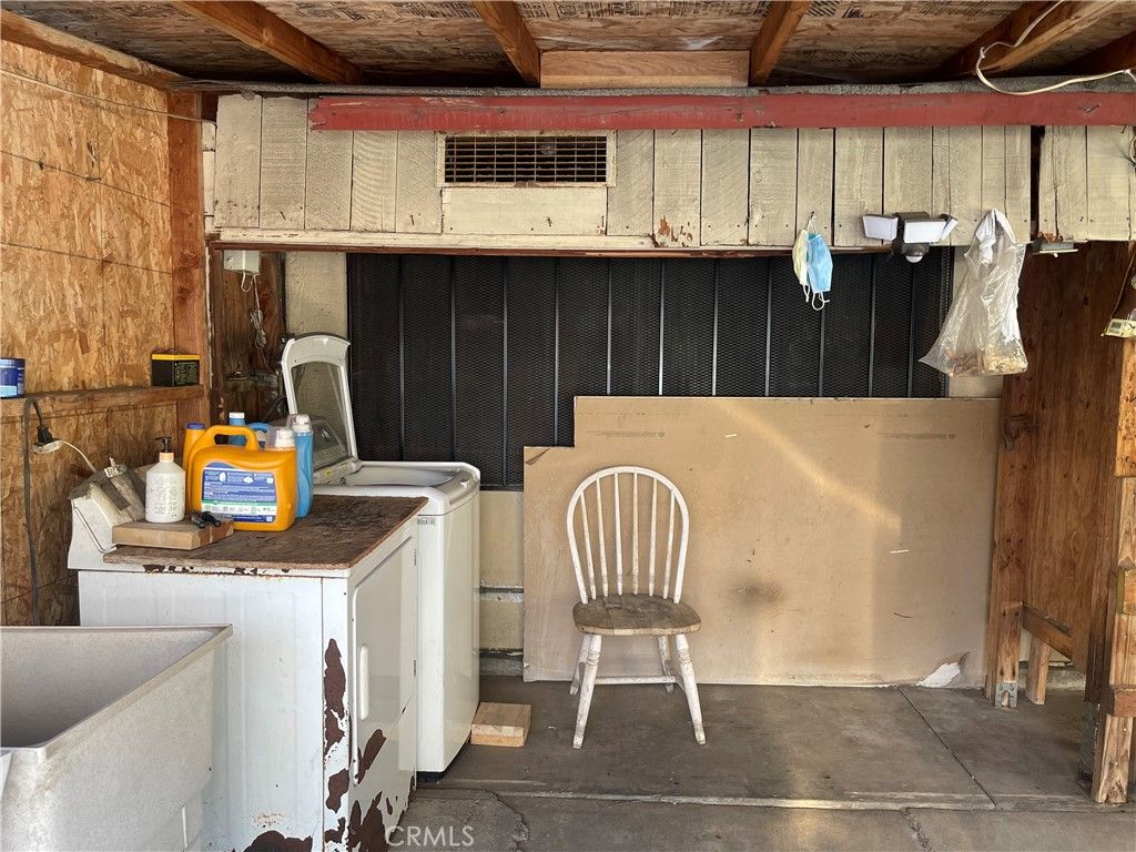 Interior, Washer, Wooden Beams, Wooden Ceilings