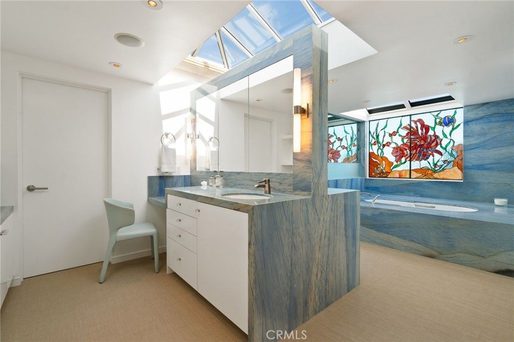 Bathroom, Interior, Recessed Lighting