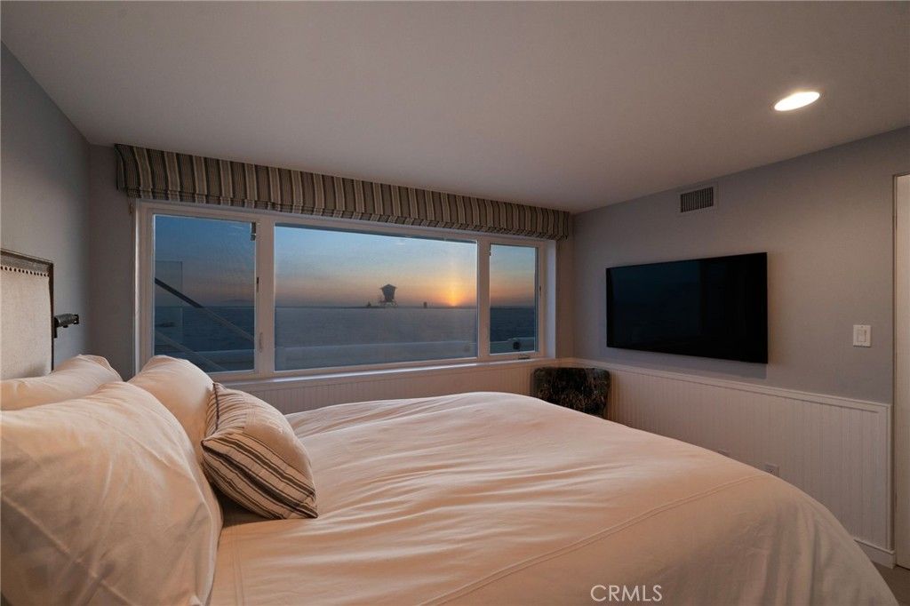 Bedroom, Interior, Recessed Lighting, Water