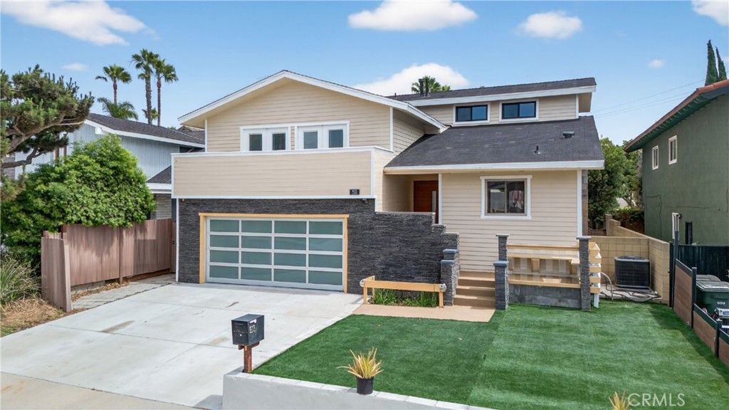 Attached, Exterior, Facade, American Craftsman