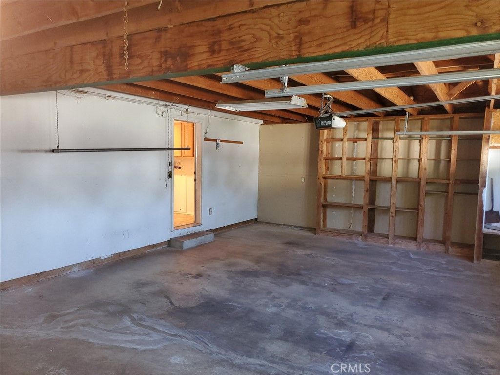 Garage, Interior, Wooden Beams
