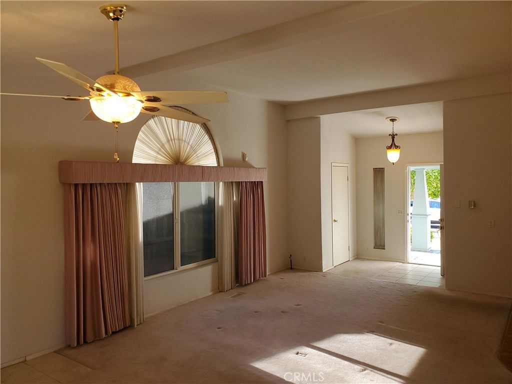 Empty room, Interior, Pendant Lights