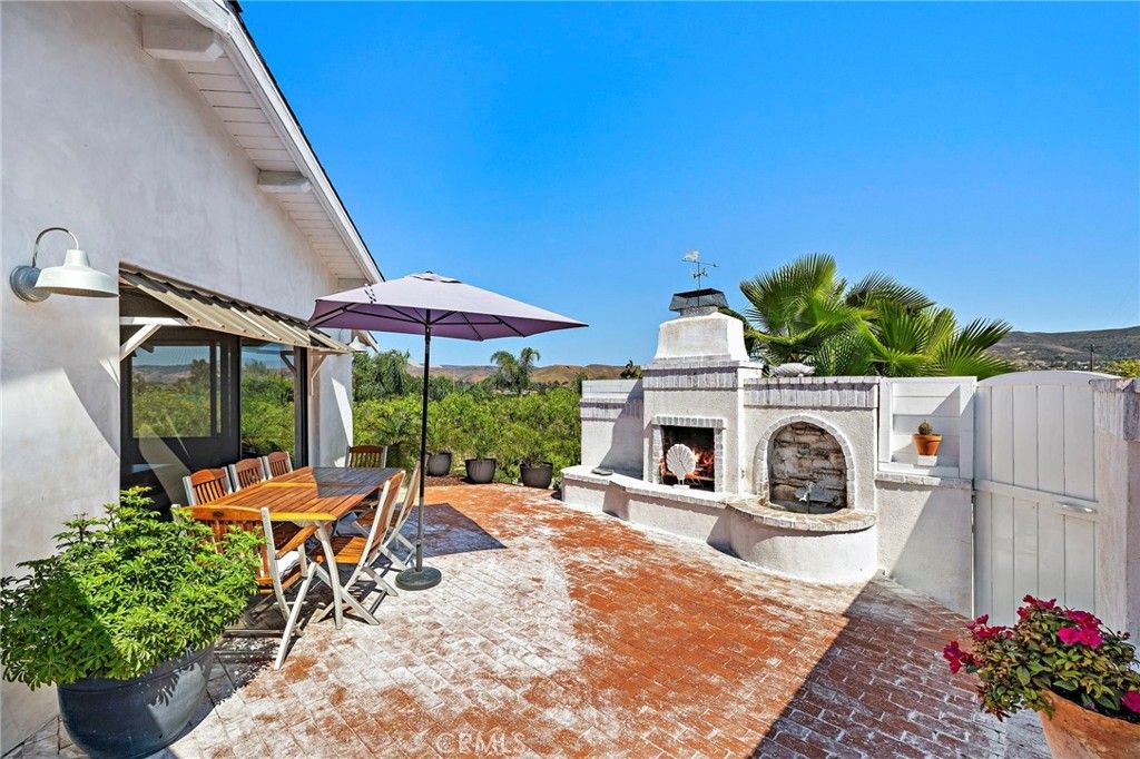 Exterior, Fireplace