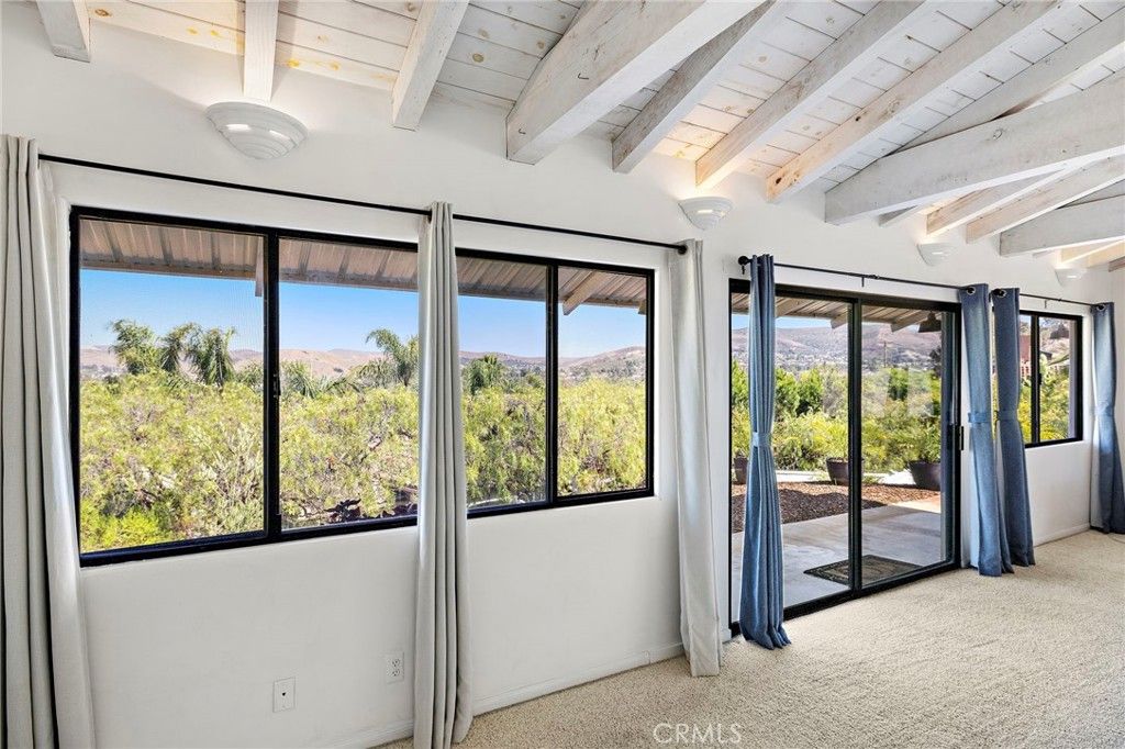 Empty room, Interior, Wooden Beams, Wooden Ceilings