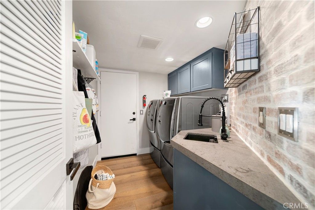 Interior, Kitchen, Recessed Lighting, Washer, Wood Texture Flooring